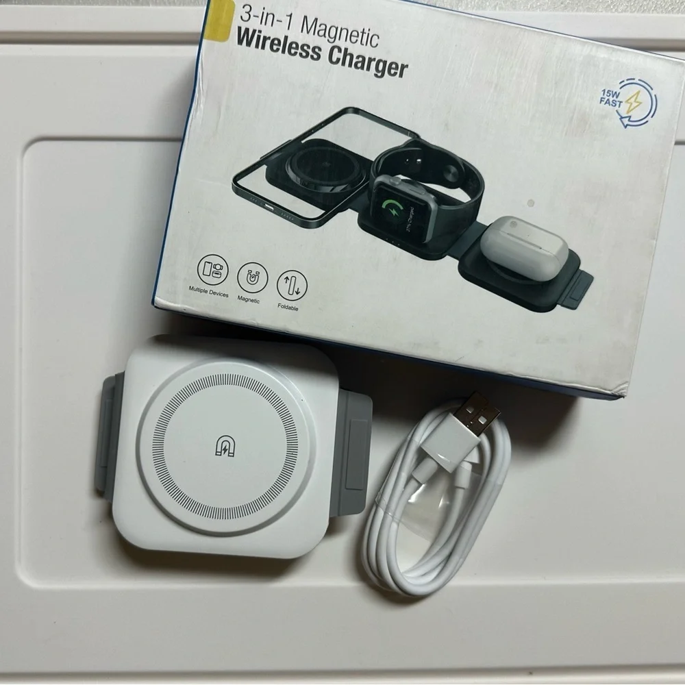 3-in-1 Magnetic Wireless Charger - white